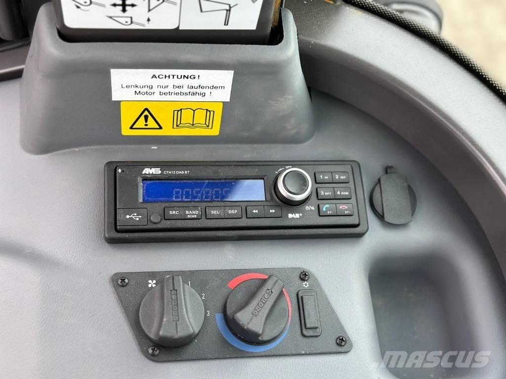 Mecalac AX 700 Gumikerekes homlokrakodók