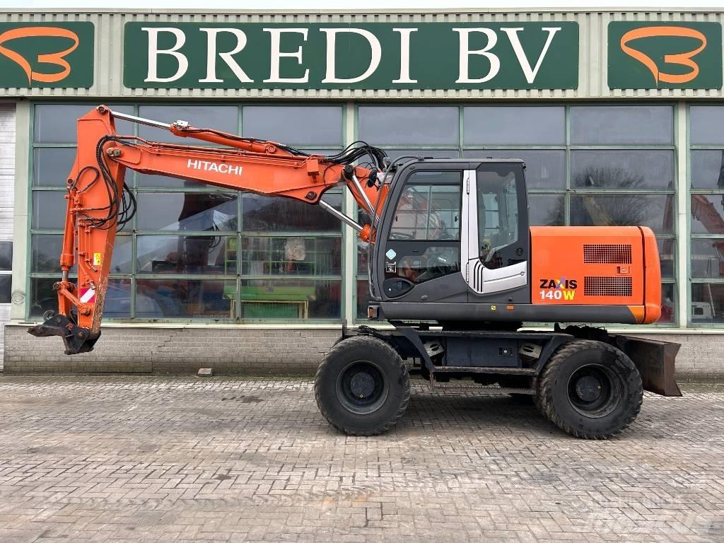 Hitachi ZX 140 W Gumikerekes kotrók