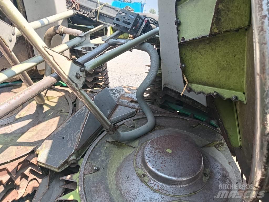 CLAAS Orbis 600 Önjáró szecskázók