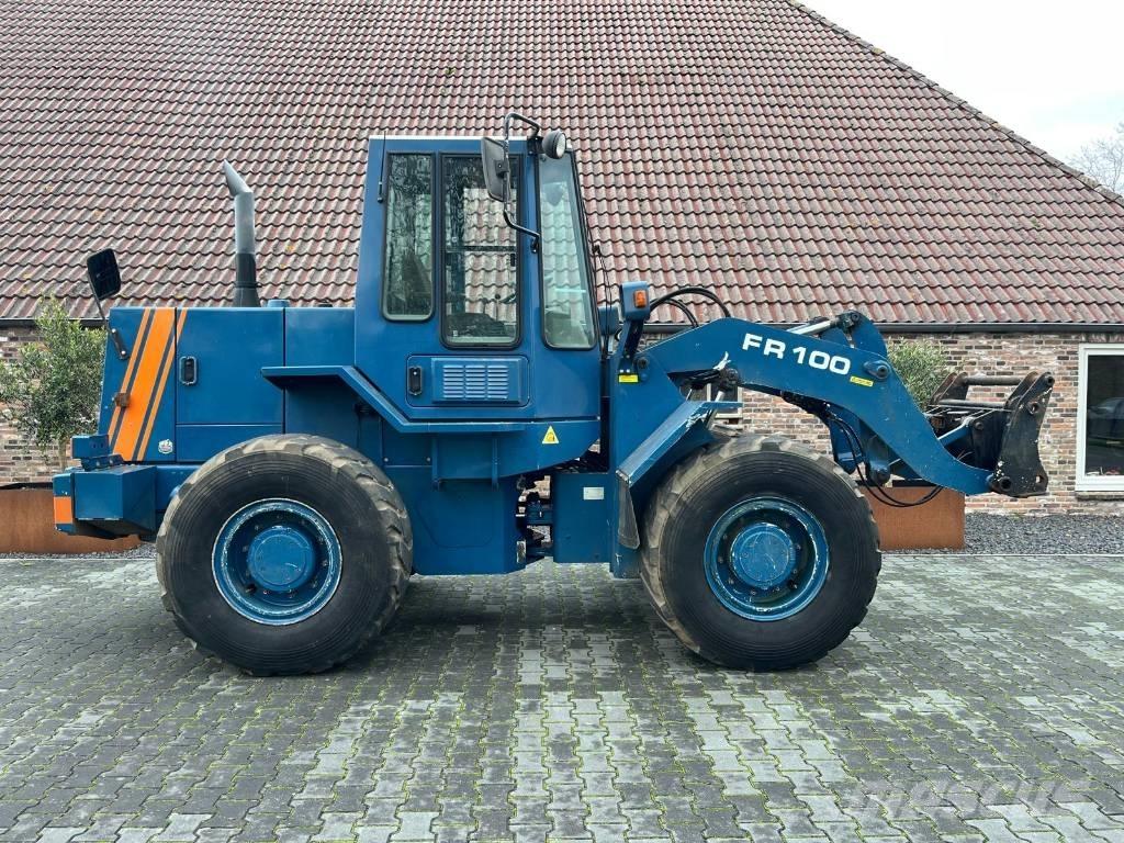 Fiat-Hitachi FR100 Gumikerekes homlokrakodók