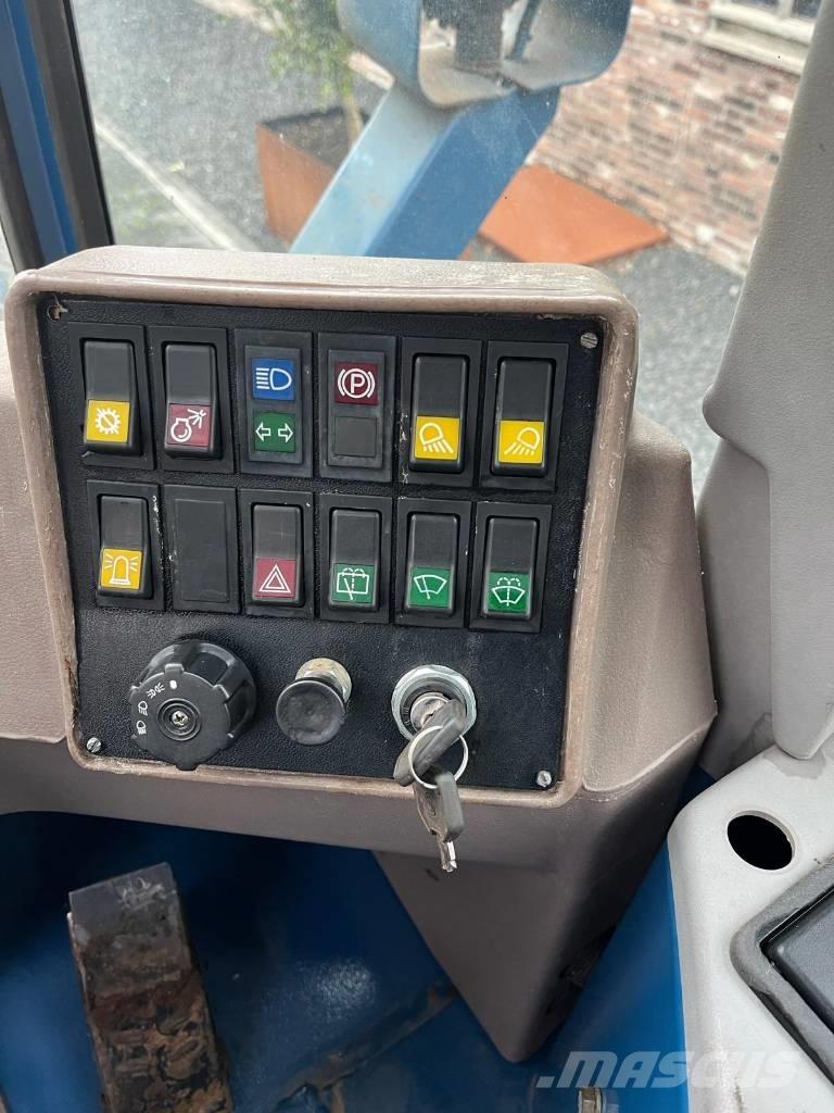 Fiat-Hitachi FR100 Gumikerekes homlokrakodók