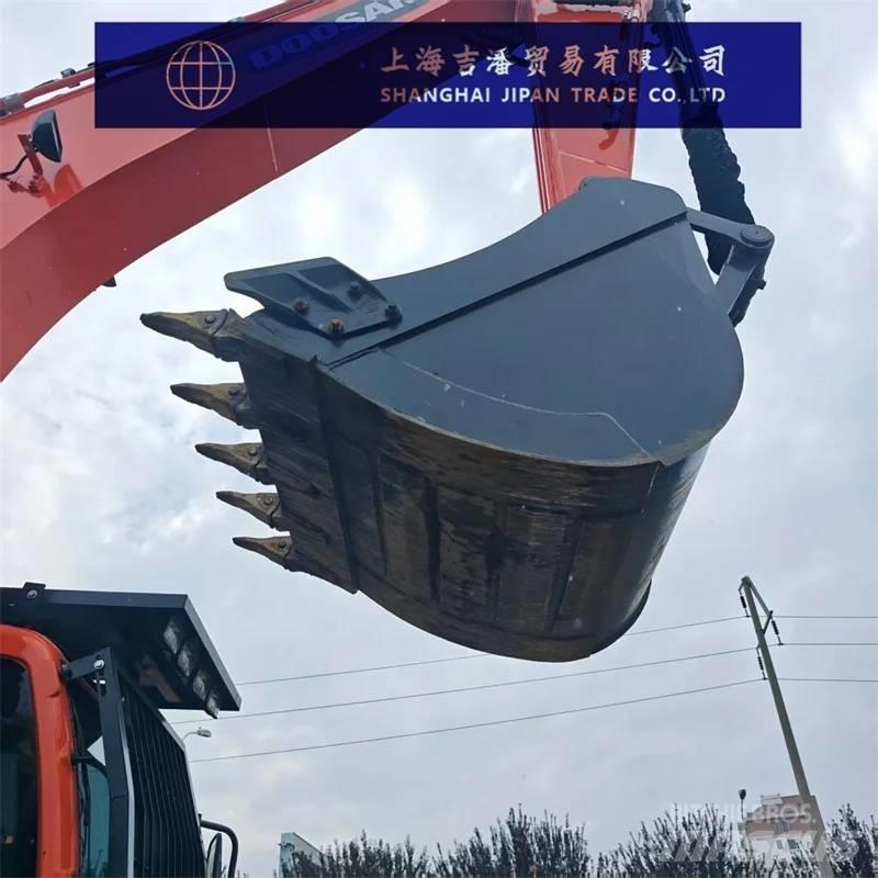 Doosan DX 225 Lánctalpas kotrók