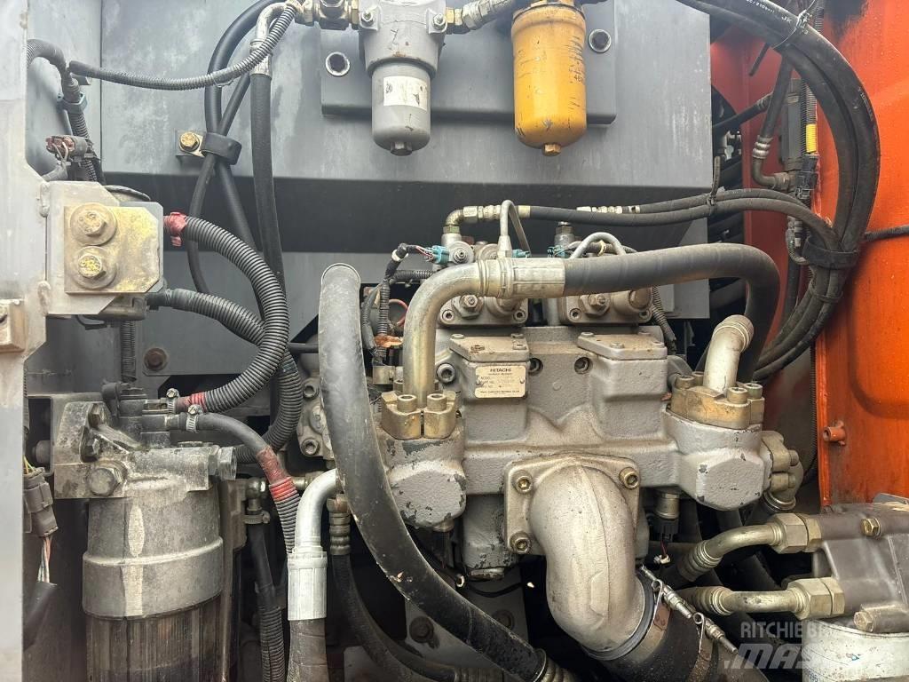 Hitachi ZX 140 W-3 Gumikerekes kotrók