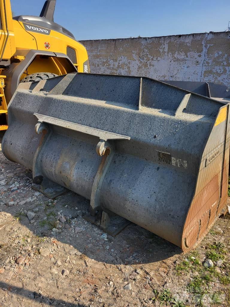 Volvo L 120 H Gumikerekes homlokrakodók