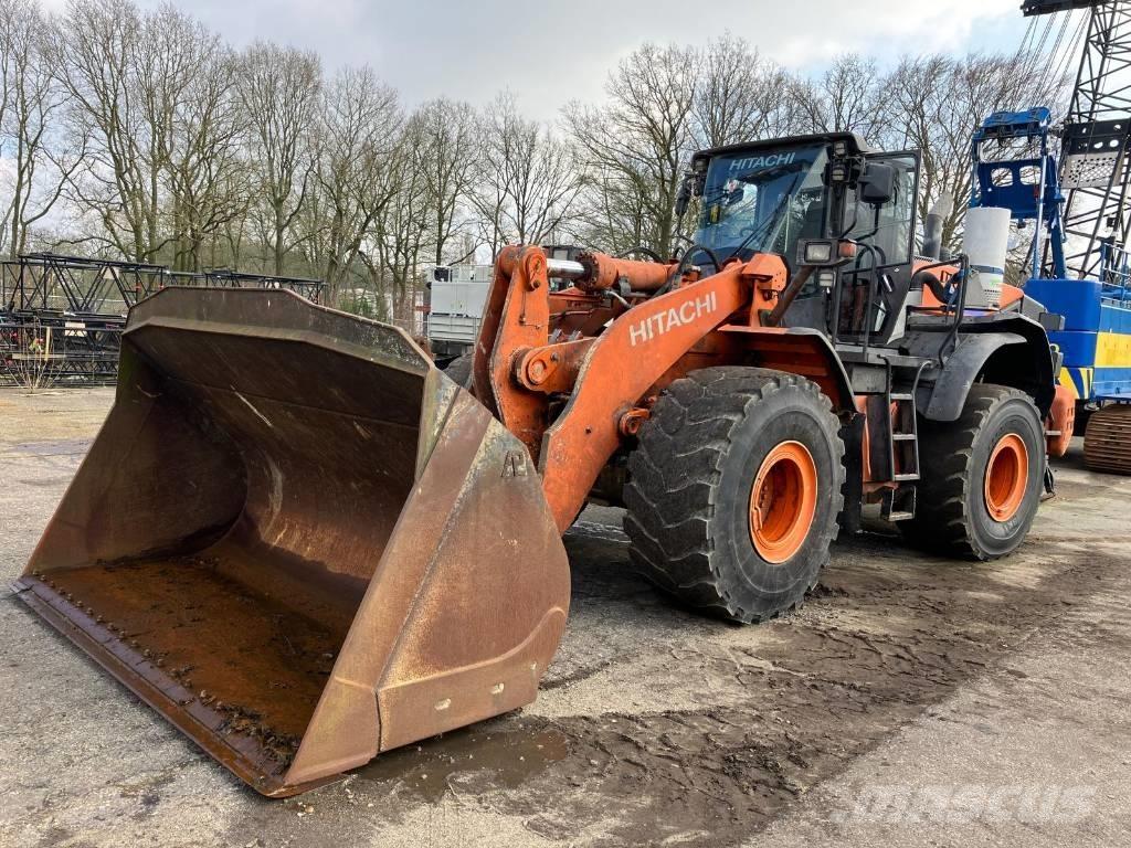 Hitachi ZW330-6 Gumikerekes homlokrakodók