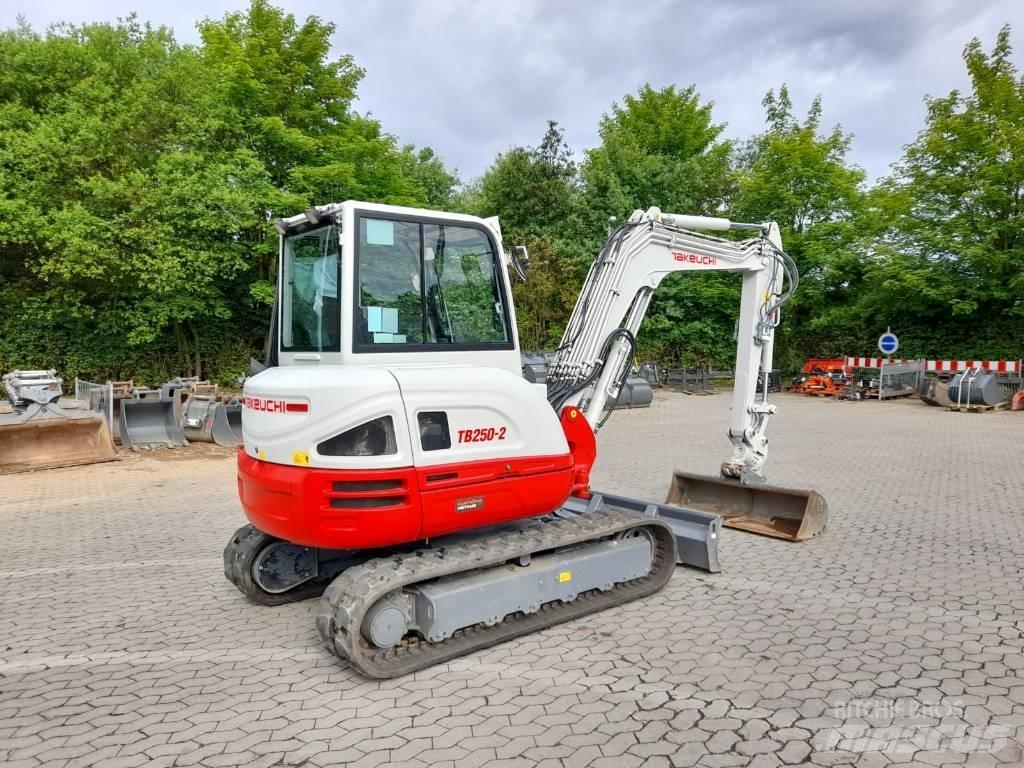 Takeuchi TB 250-2 Mini kotrók < 7t