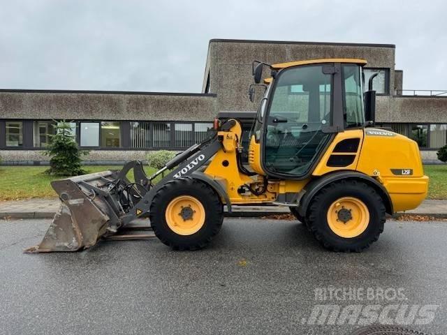 Volvo L 25 F Gumikerekes homlokrakodók