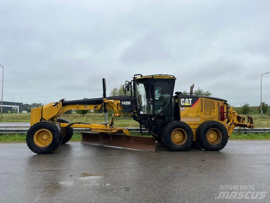 CAT 140M Gréderek