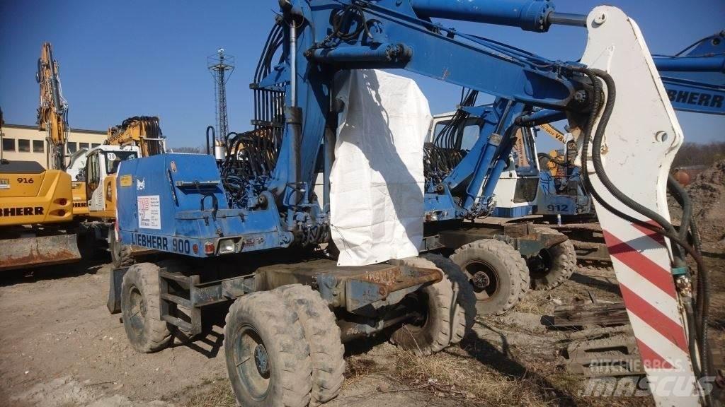 Liebherr A900-C Gumikerekes kotrók