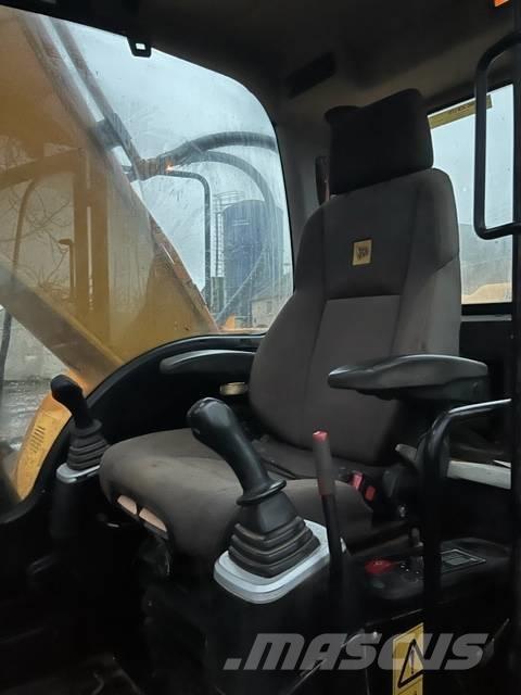 JCB JS 220 LC Lánctalpas kotrók