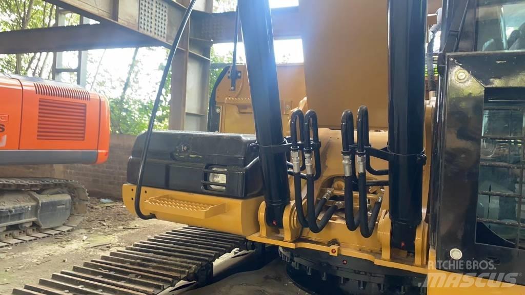 CAT 320D2L Lánctalpas kotrók