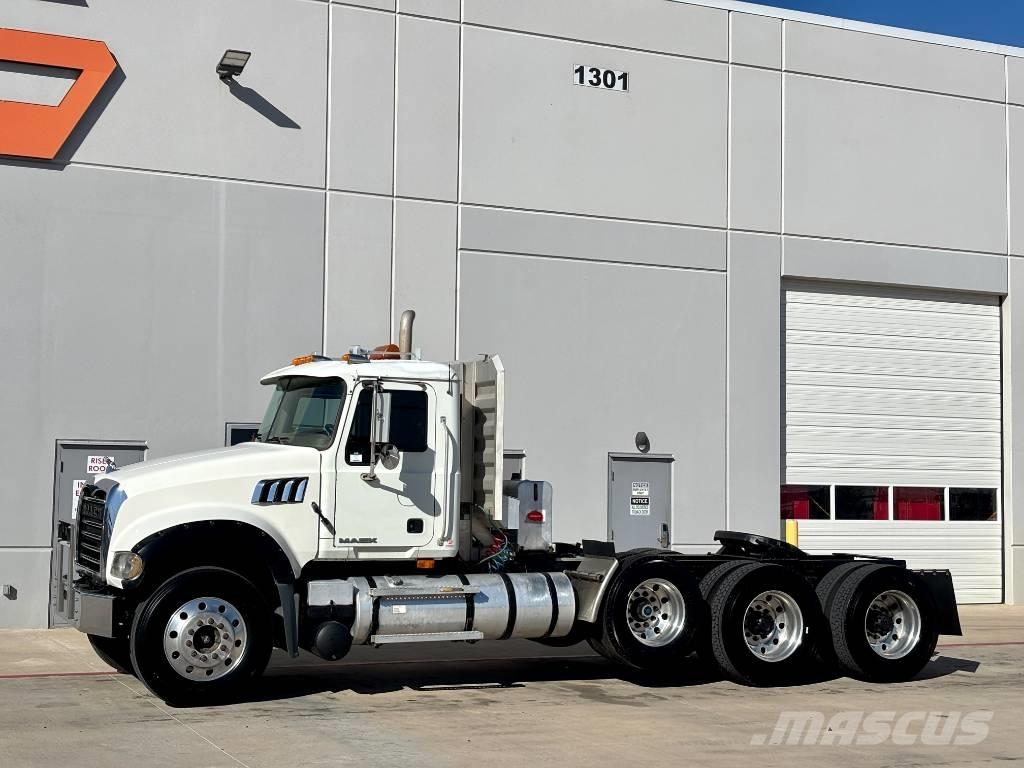 Mack GU713 Nyergesvontatók