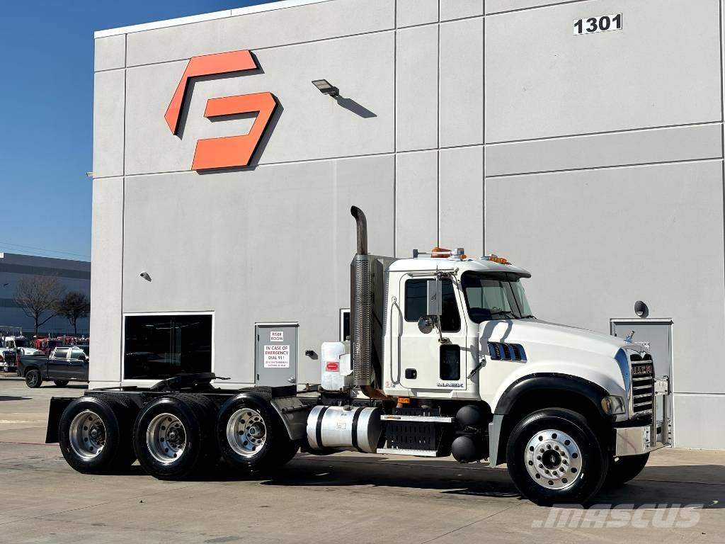 Mack GU713 Nyergesvontatók