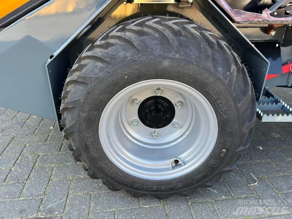 GiANT G2200E X-tra Univerzális rakodók