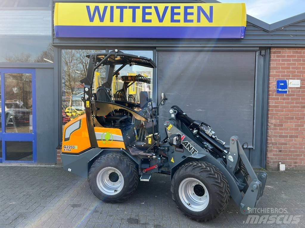 GiANT G2200E X-tra Univerzális rakodók