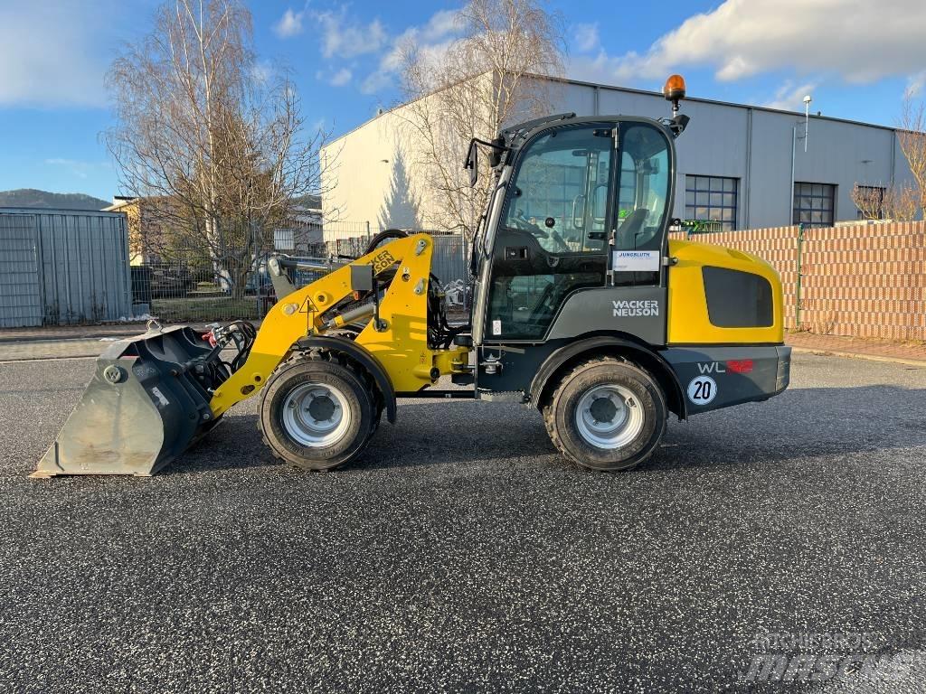 Wacker Neuson WL 32 Gumikerekes homlokrakodók