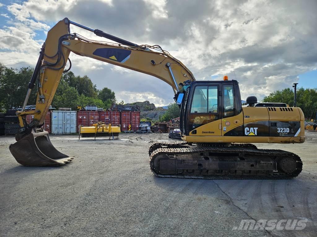 CAT 323 Lánctalpas kotrók