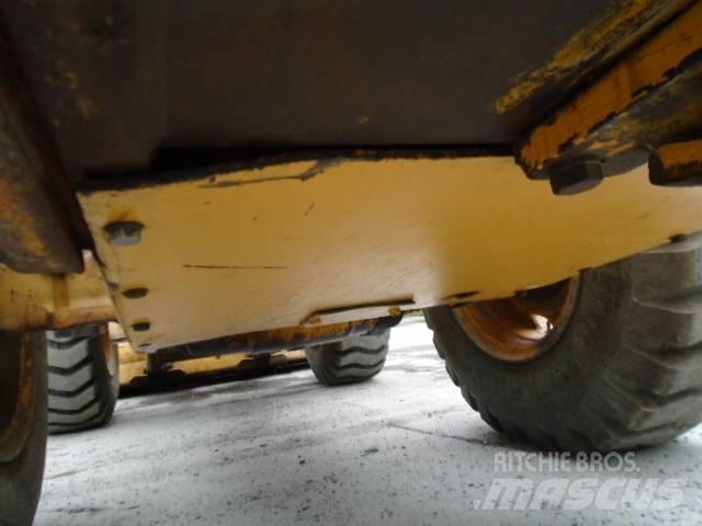 John Deere 544 A Gumikerekes homlokrakodók