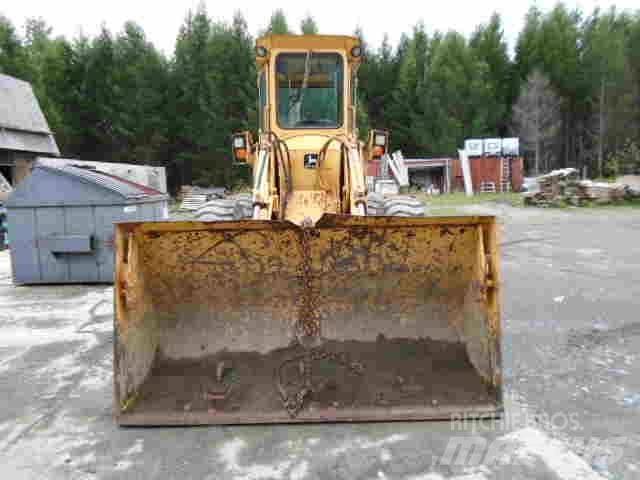 John Deere 544 A Gumikerekes homlokrakodók