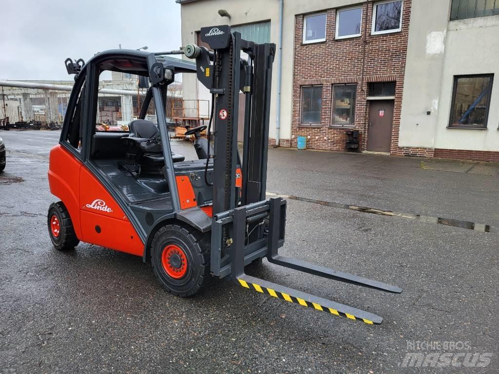 Linde H 30 T Gázüzemű targoncák
