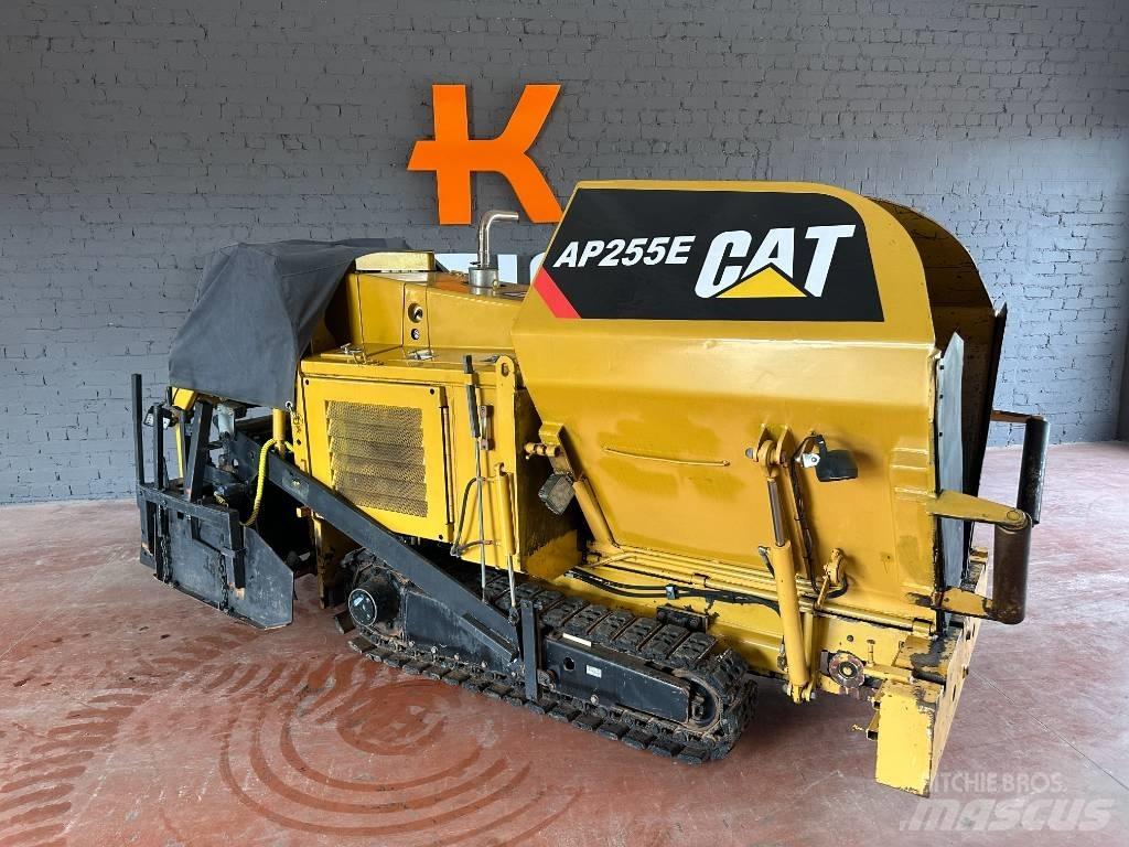 CAT AP 255 E Aszfalt terítõ gépek