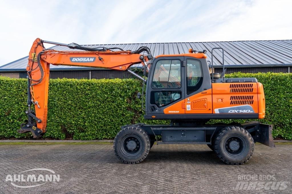 Doosan DX140W-5 Gumikerekes kotrók