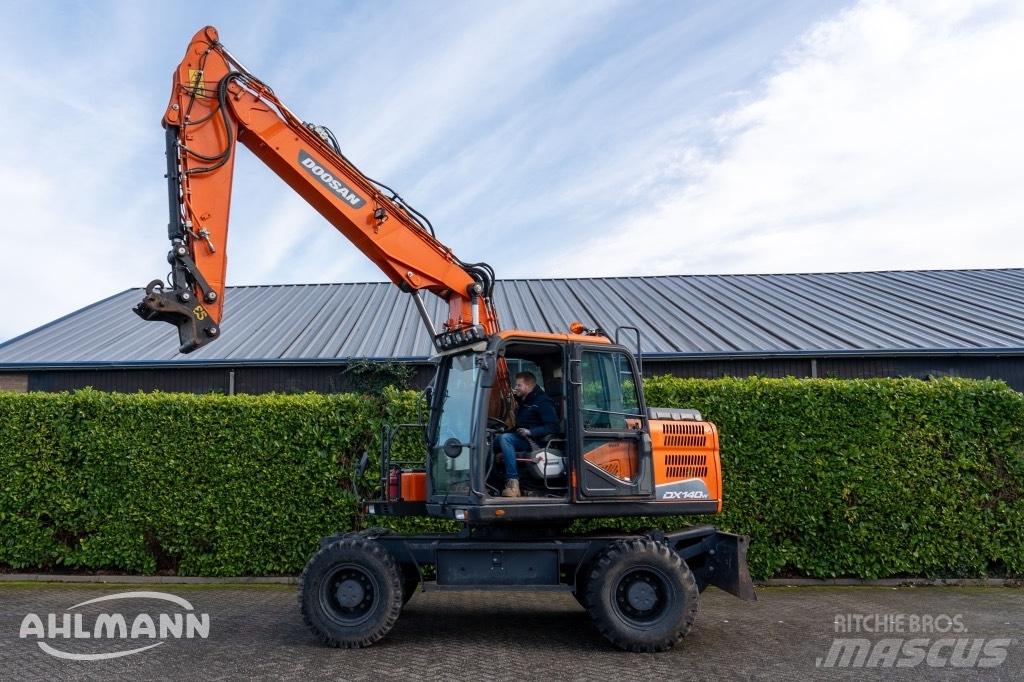 Doosan DX140W-5 Gumikerekes kotrók
