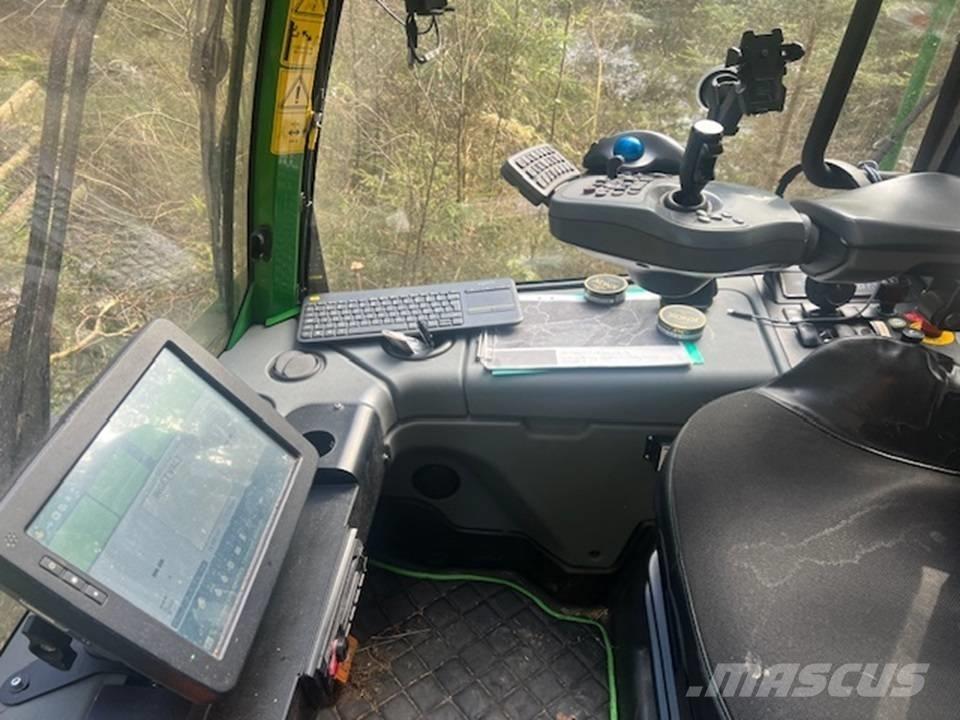 John Deere 1170 G Betakarítók
