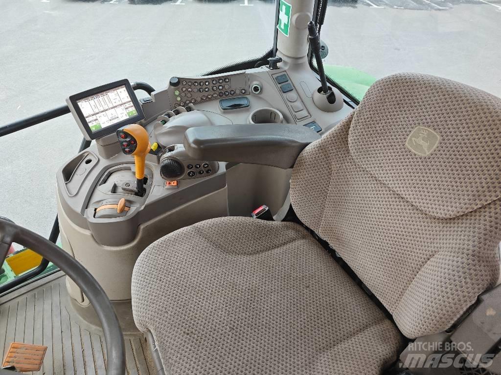 John Deere 6215 R Traktorok