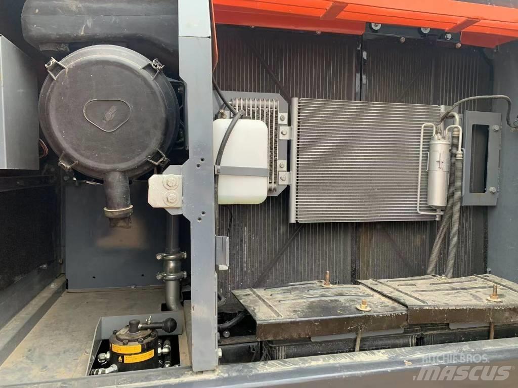 Hitachi ZX 200-3 Lánctalpas kotrók