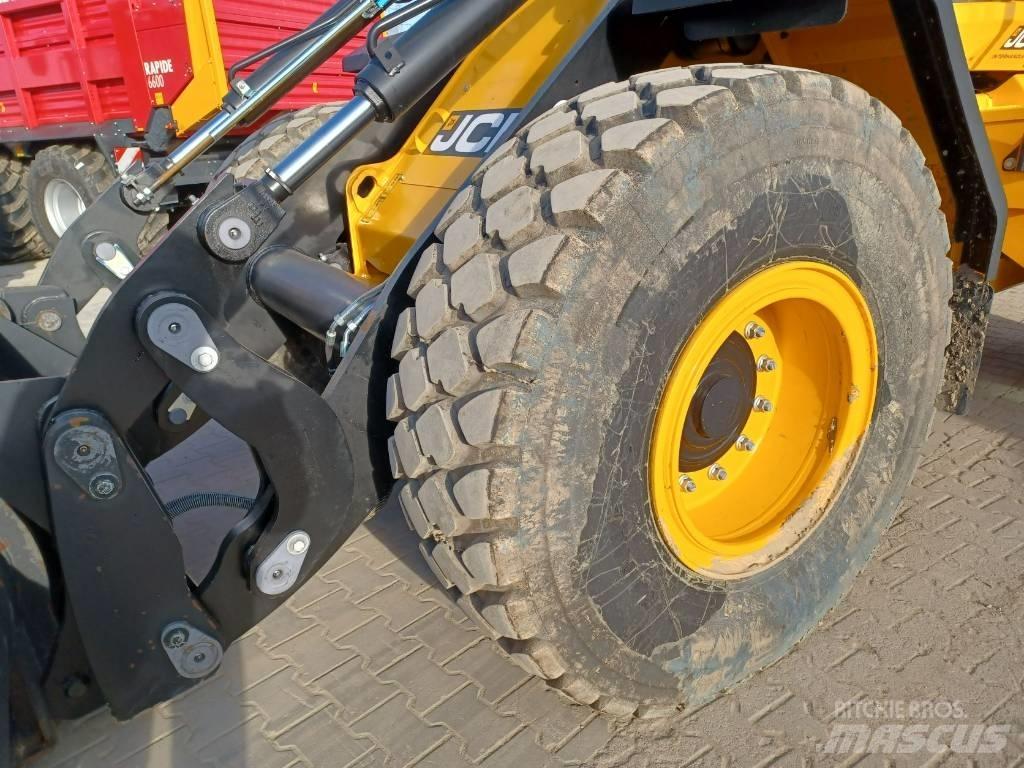 JCB 427 HT Gumikerekes homlokrakodók