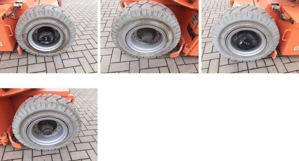 JLG E 300 AJP Karos emelők