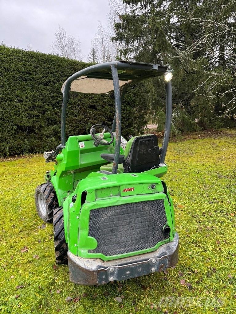 Avant 528 Univerzális rakodók