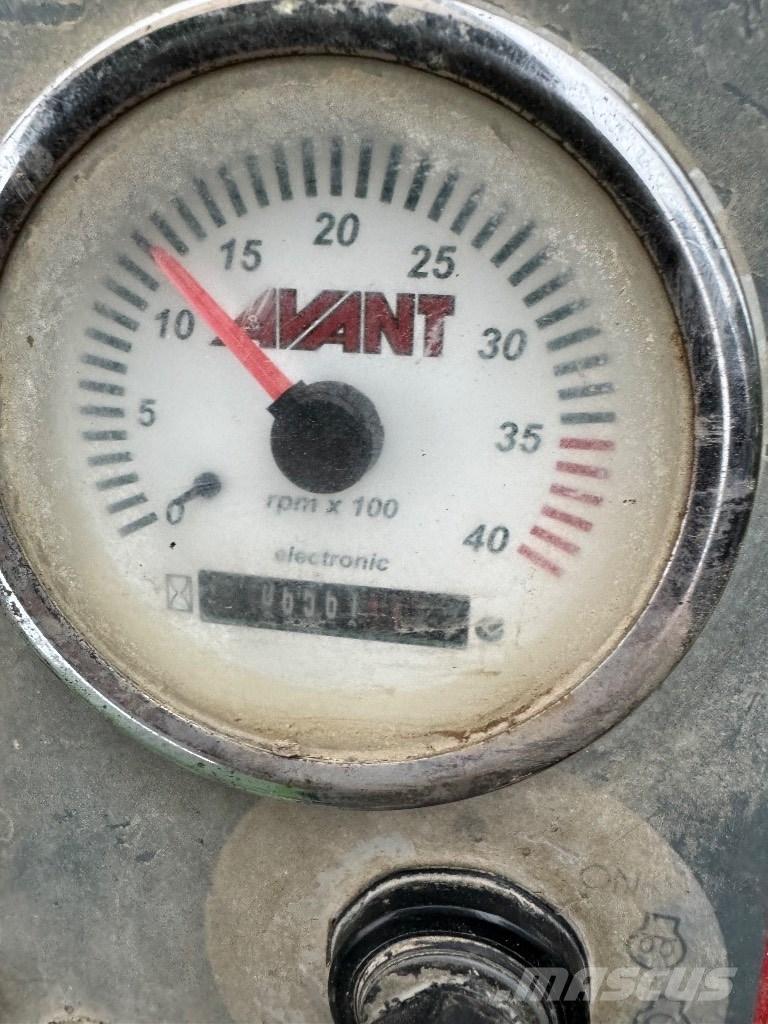 Avant 528 Univerzális rakodók