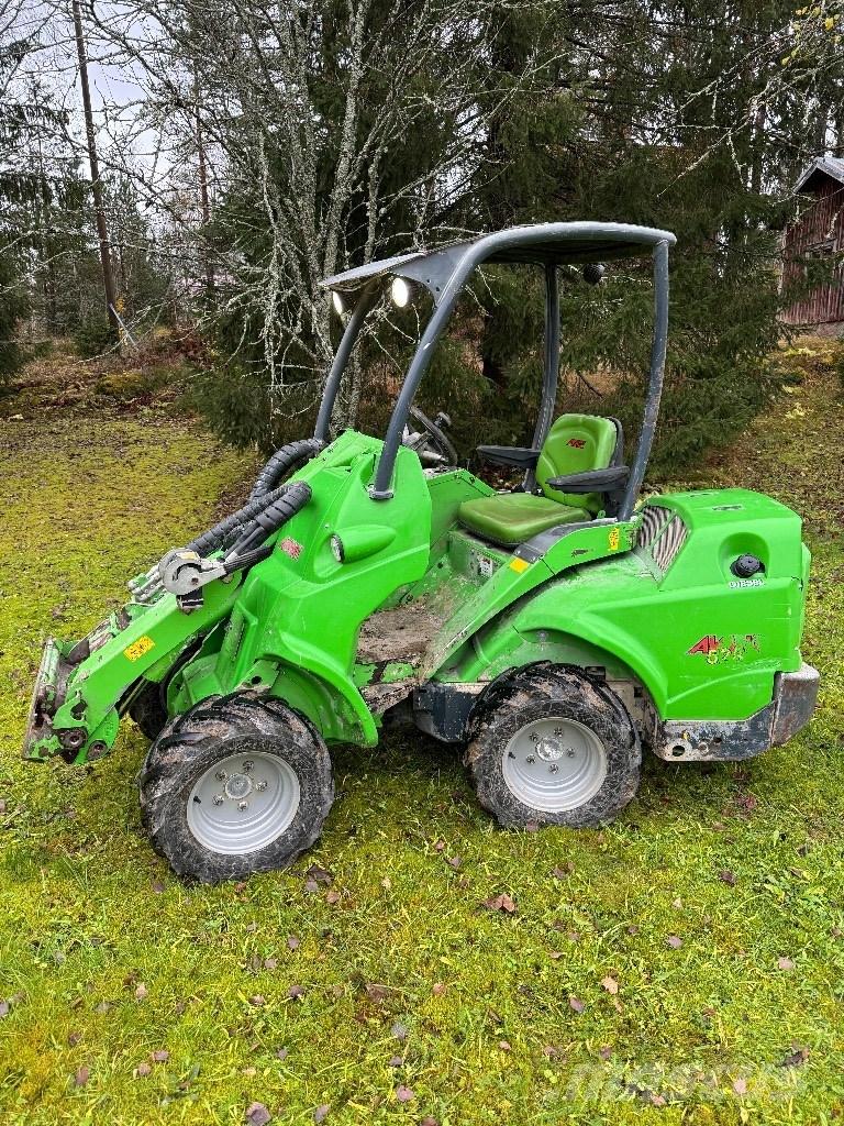 Avant 528 Univerzális rakodók