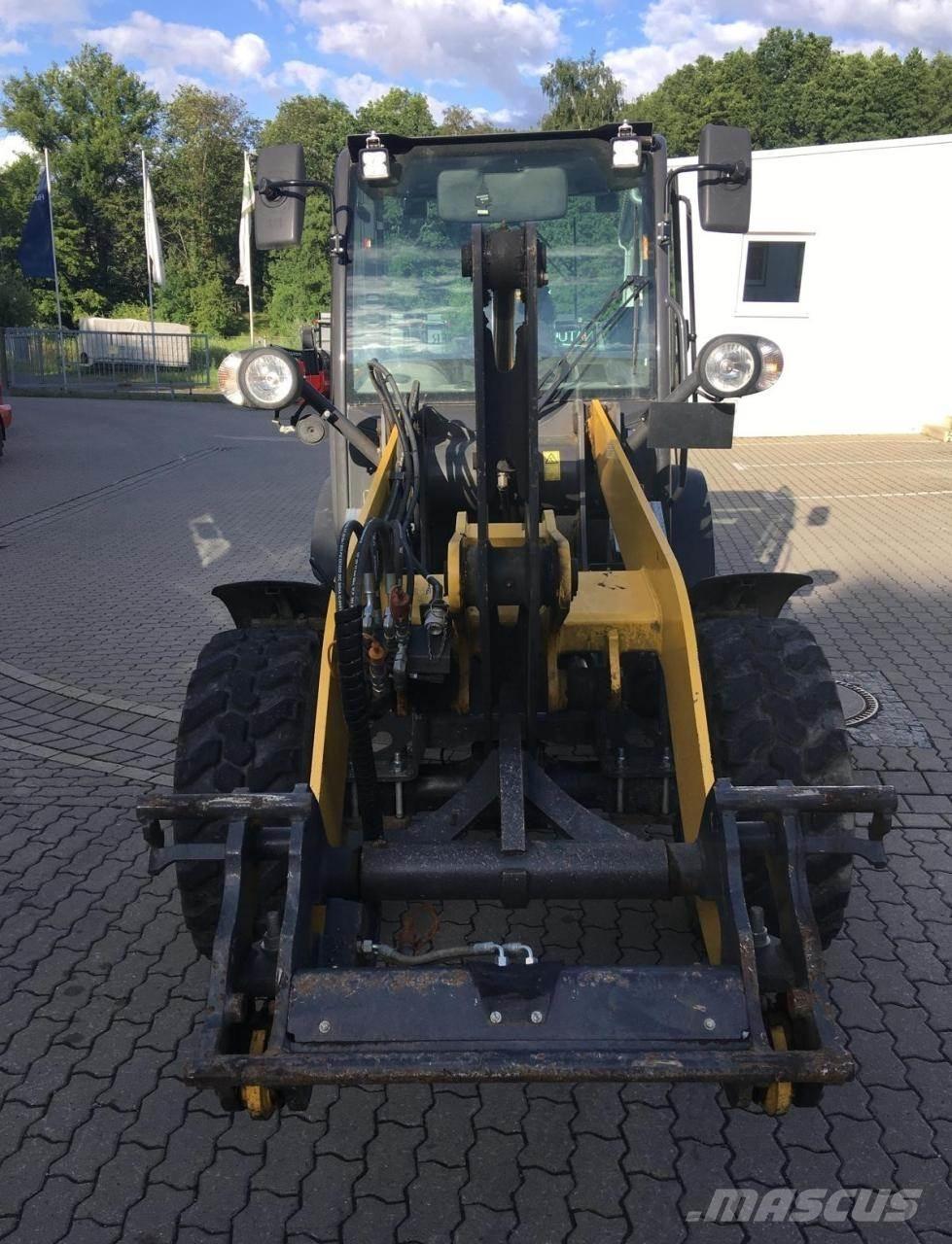 New Holland W50c Gumikerekes homlokrakodók
