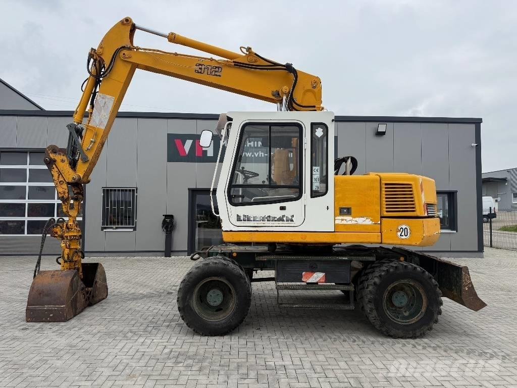 Liebherr A 312 Gumikerekes kotrók