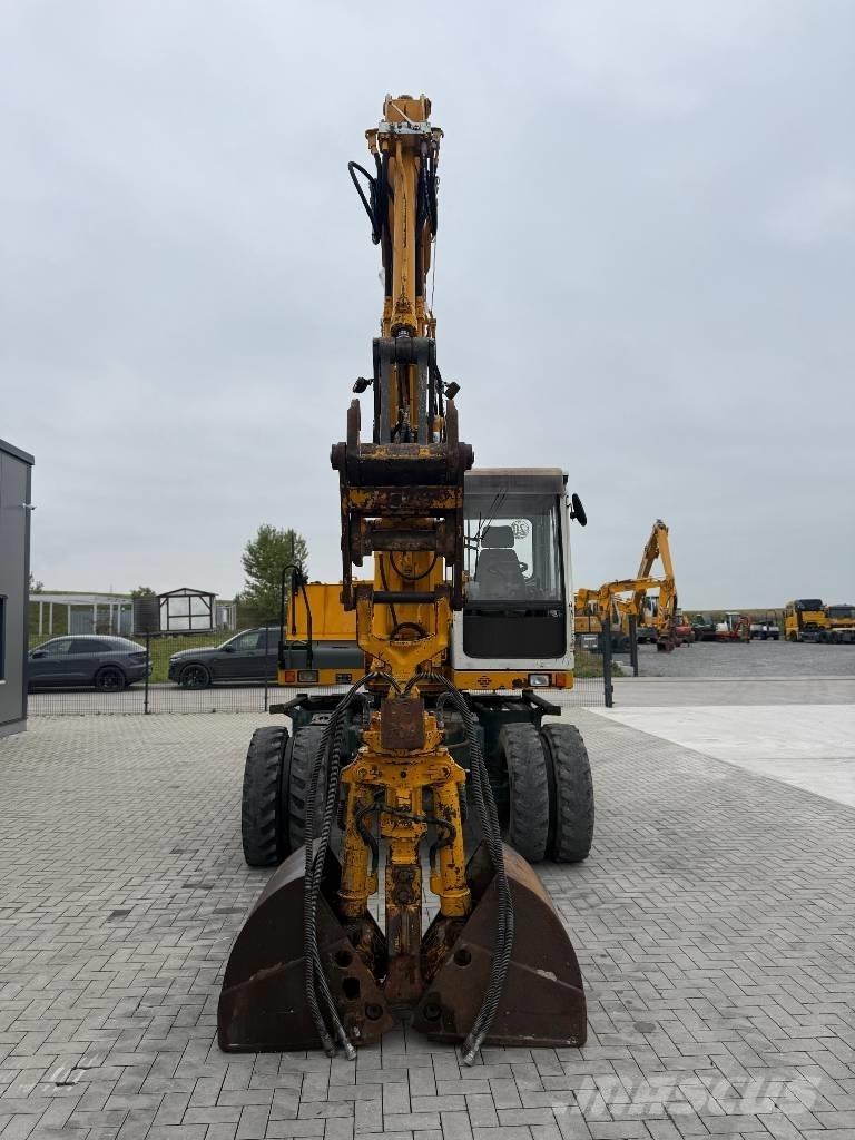Liebherr A 312 Gumikerekes kotrók