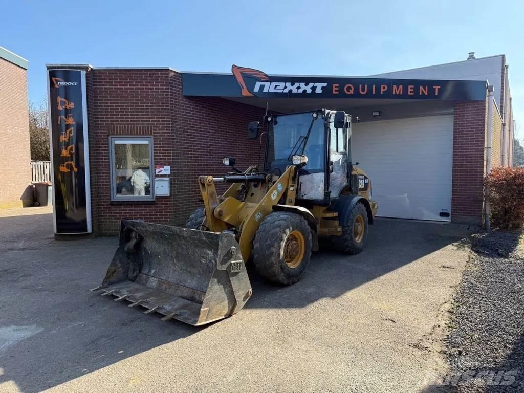 CAT 907M Gumikerekes homlokrakodók