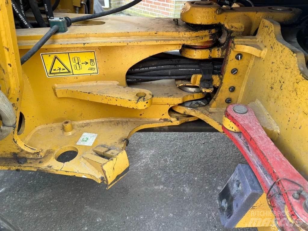 CAT 907M Gumikerekes homlokrakodók