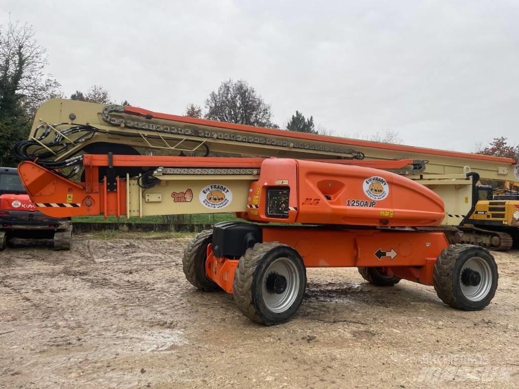 JLG 1250 AJP Karos emelők