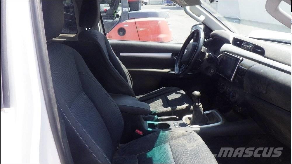 Toyota Hilux 4 Kis teherszállító/Platós kocsi