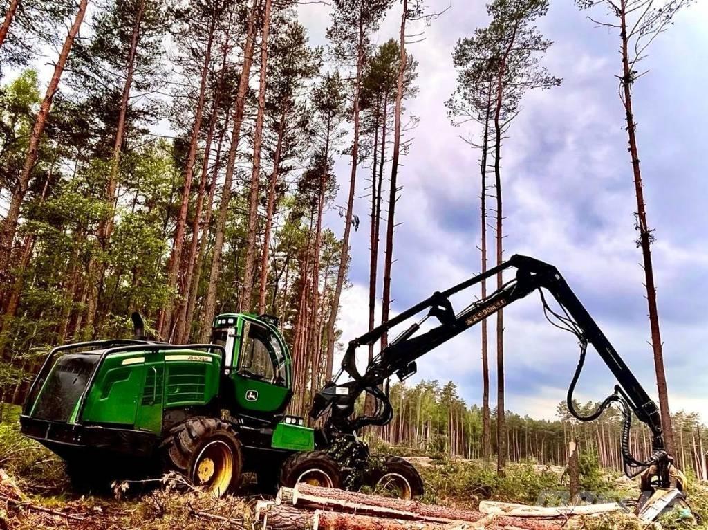 John Deere 1270 G Betakarítók