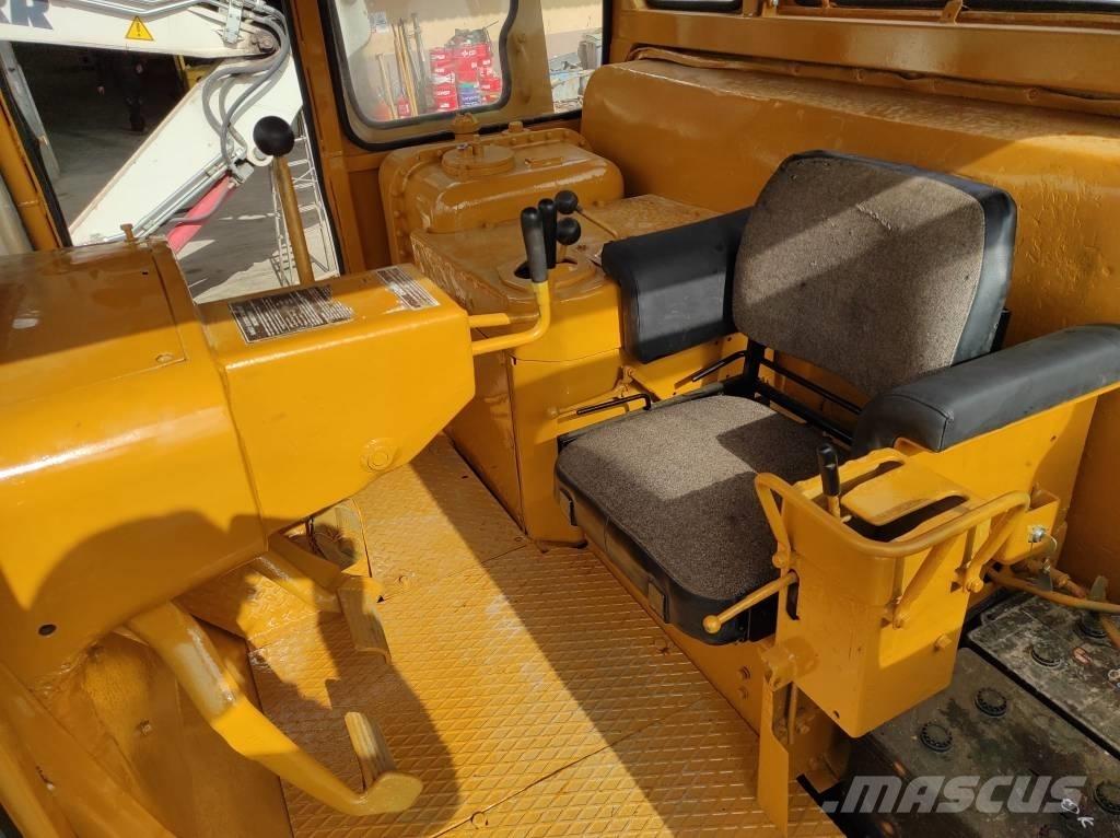 CAT D 9 H lánctalpas dózerek