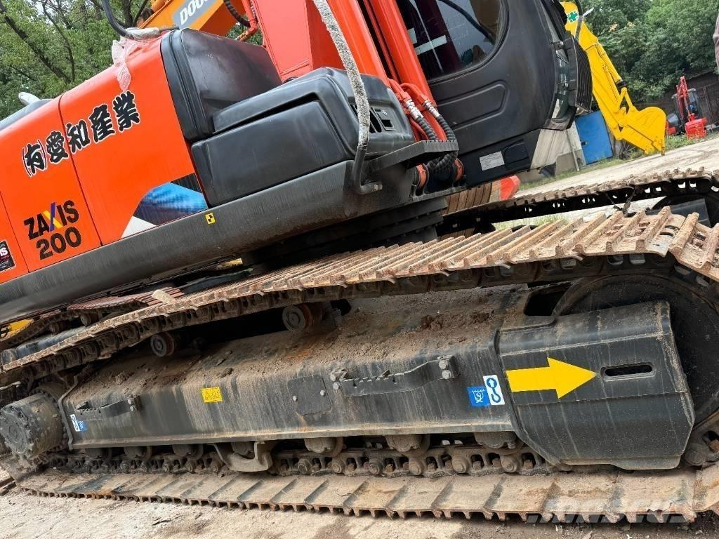 Hitachi ZX 200 Lánctalpas kotrók