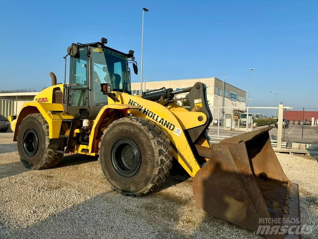 New Holland W 230 C Gumikerekes homlokrakodók
