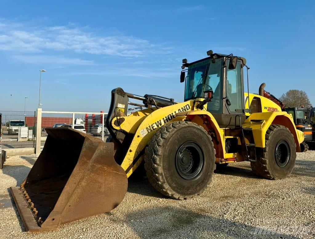 New Holland W 230 C Gumikerekes homlokrakodók
