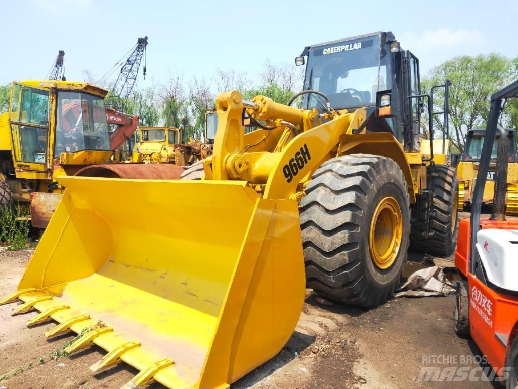 CAT 966 H Gumikerekes homlokrakodók