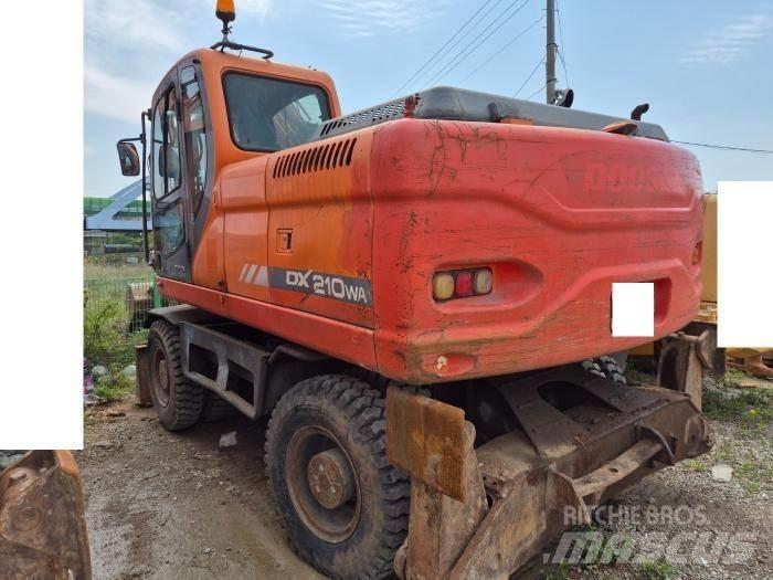 Doosan DX210WA Gumikerekes kotrók