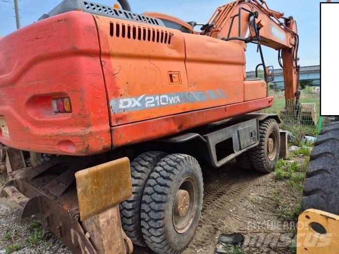 Doosan DX210WA Gumikerekes kotrók